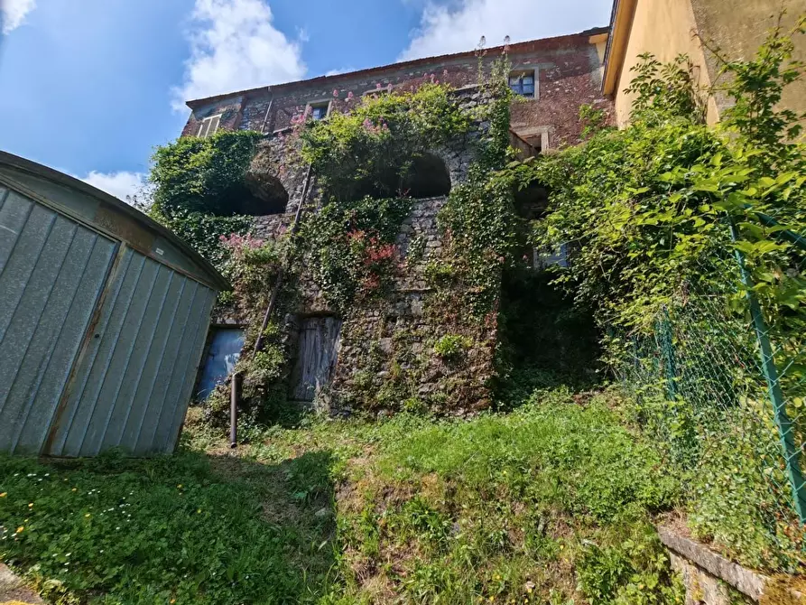 Immagine 6 di Porzione di casa in vendita  a Fivizzano