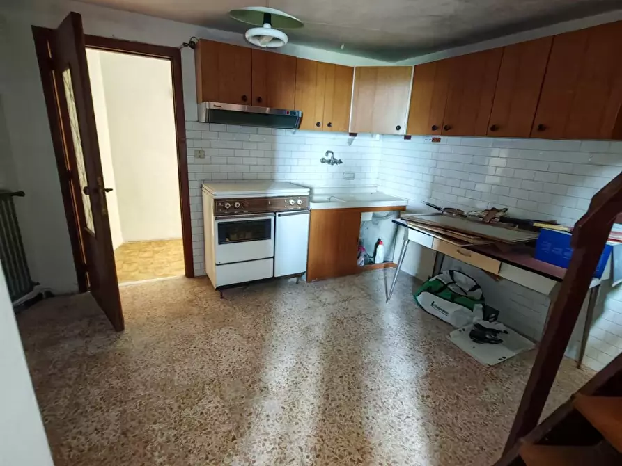 Immagine 34 di Porzione di casa in vendita  a Fivizzano