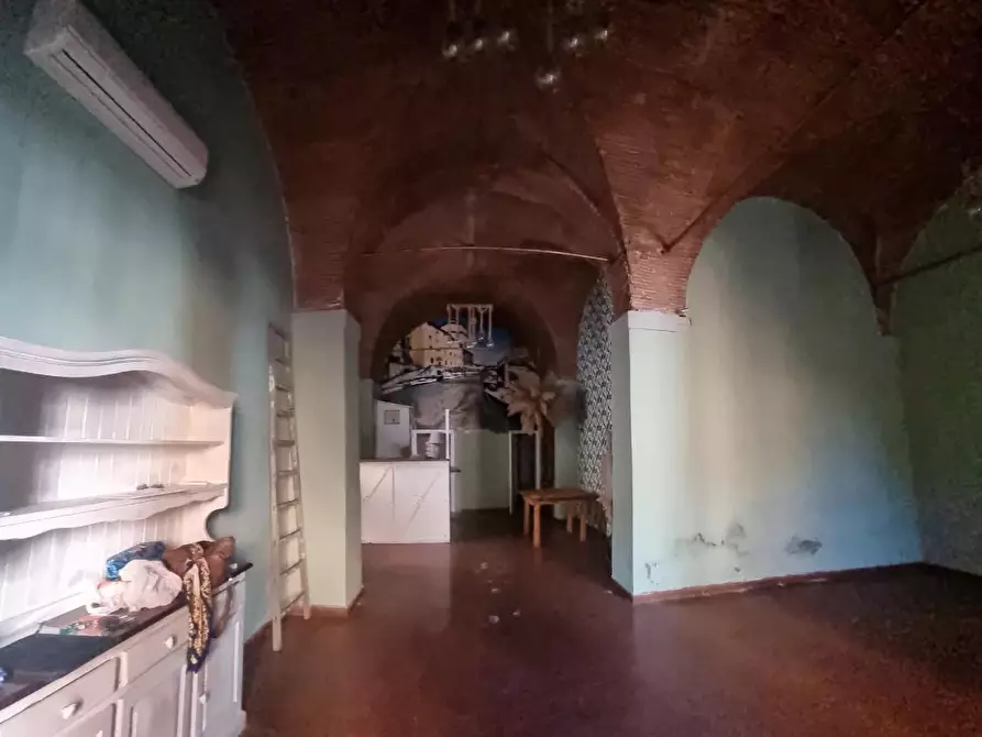 Immagine 18 di Locale commerciale in vendita  a Livorno