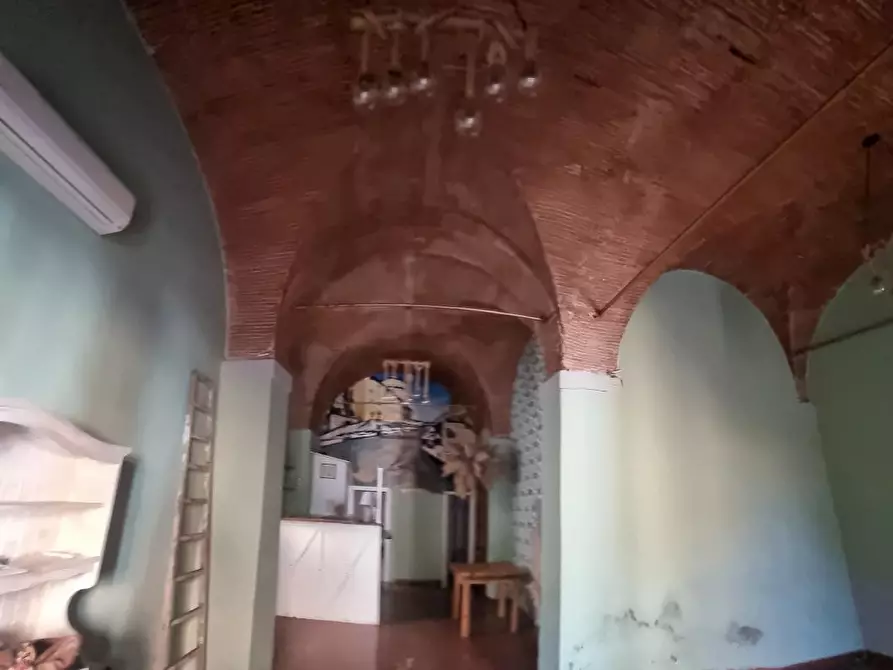 Immagine 1 di Locale commerciale in vendita  a Livorno