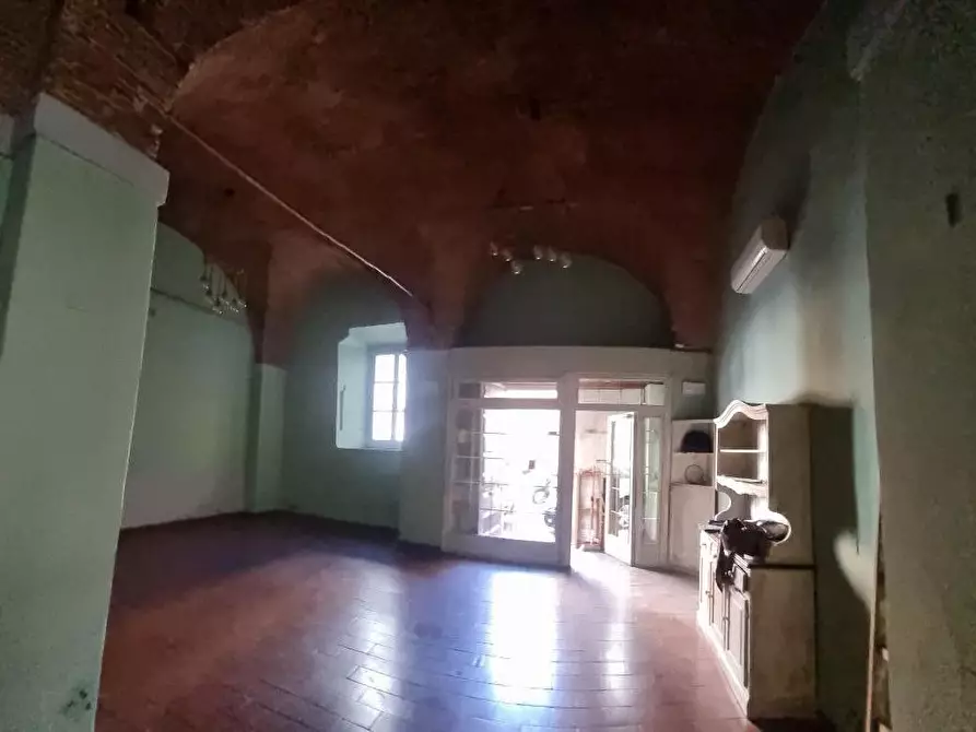 Immagine 12 di Locale commerciale in vendita  a Livorno