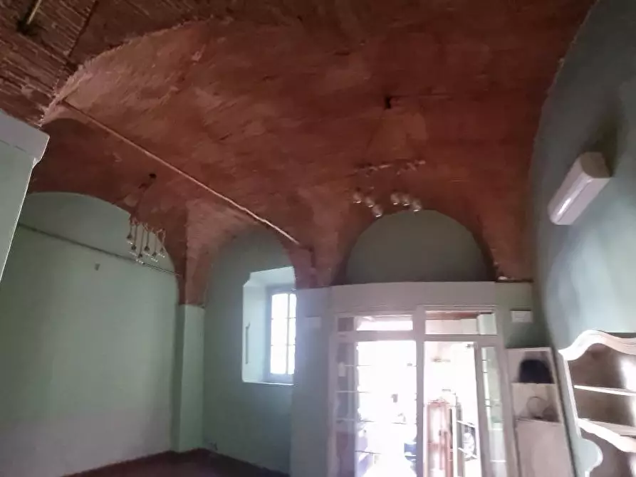 Immagine 14 di Locale commerciale in vendita  a Livorno