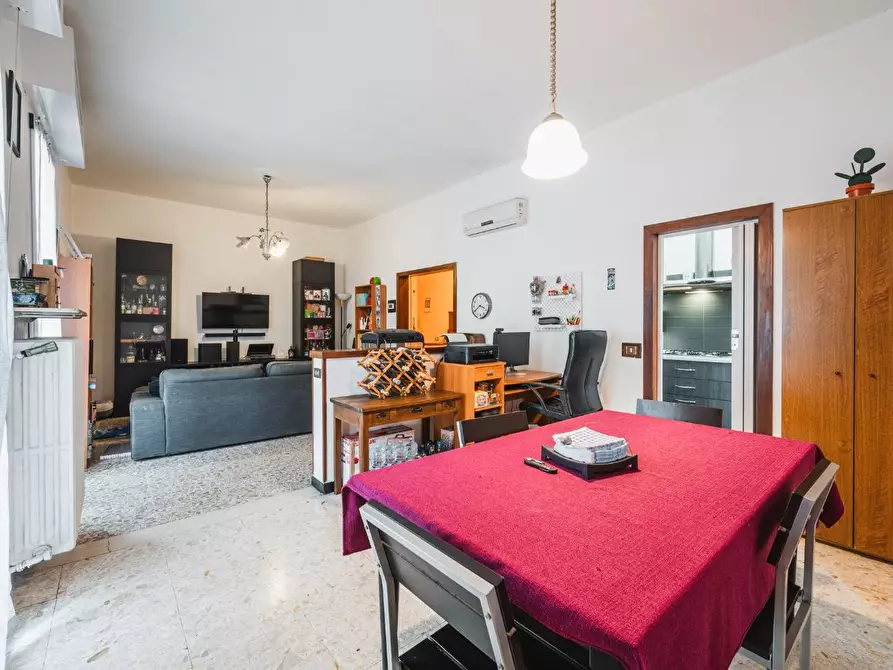 Immagine 11 di Appartamento in vendita  a Modena