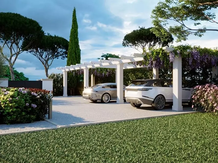Immagine 10 di Villa in vendita  a Forte Dei Marmi