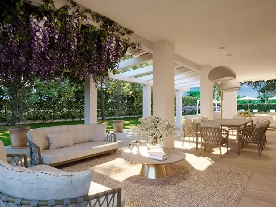 Immagine 13 di Villa in vendita  a Forte Dei Marmi