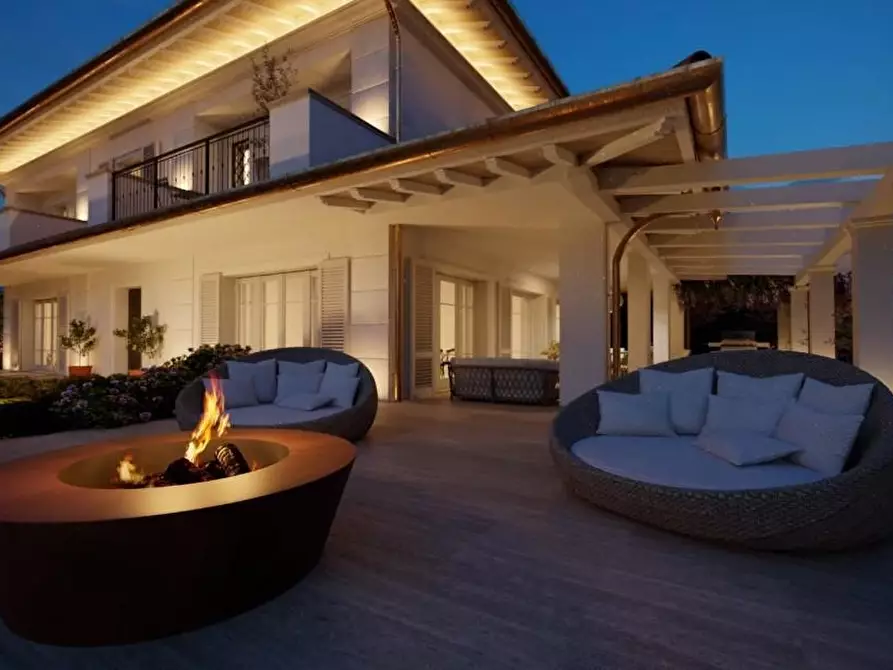 Immagine 5 di Villa in vendita  a Forte Dei Marmi
