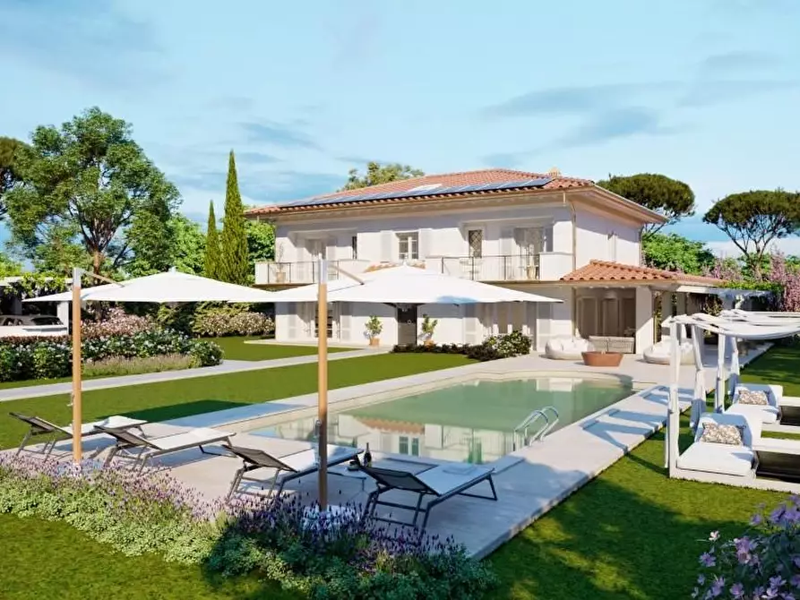 Immagine 1 di Villa in vendita  a Forte Dei Marmi