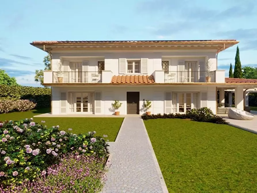 Immagine 3 di Villa in vendita  a Forte Dei Marmi