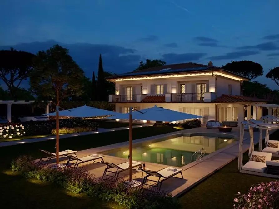 Immagine 4 di Villa in vendita  a Forte Dei Marmi