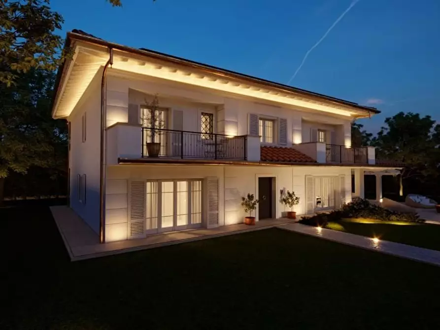 Immagine 8 di Villa in vendita  a Forte Dei Marmi