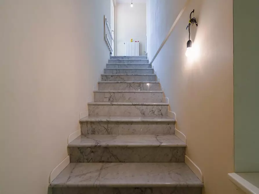 Immagine 22 di Villa in vendita  a Massa