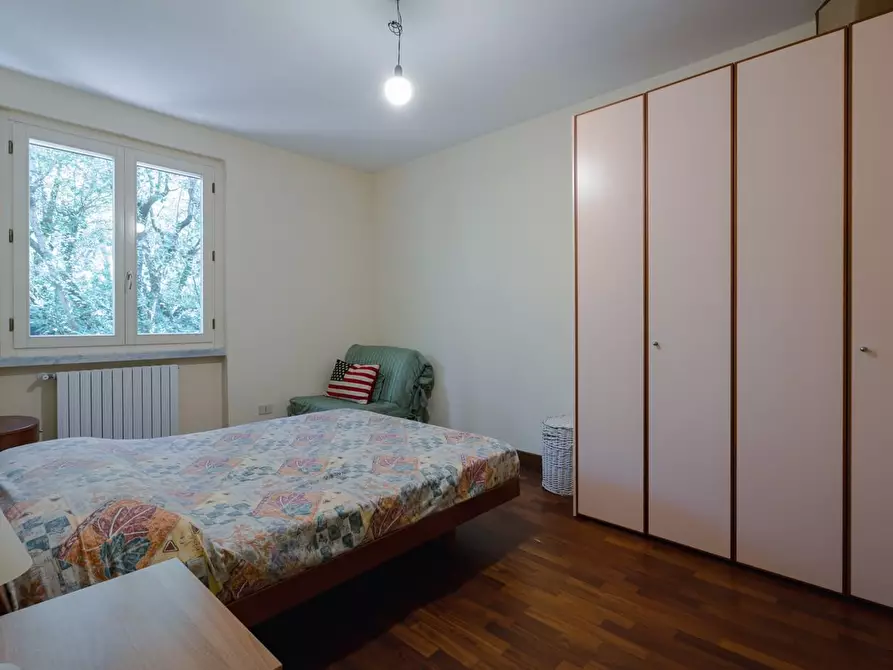 Immagine 21 di Villa in vendita  a Massa