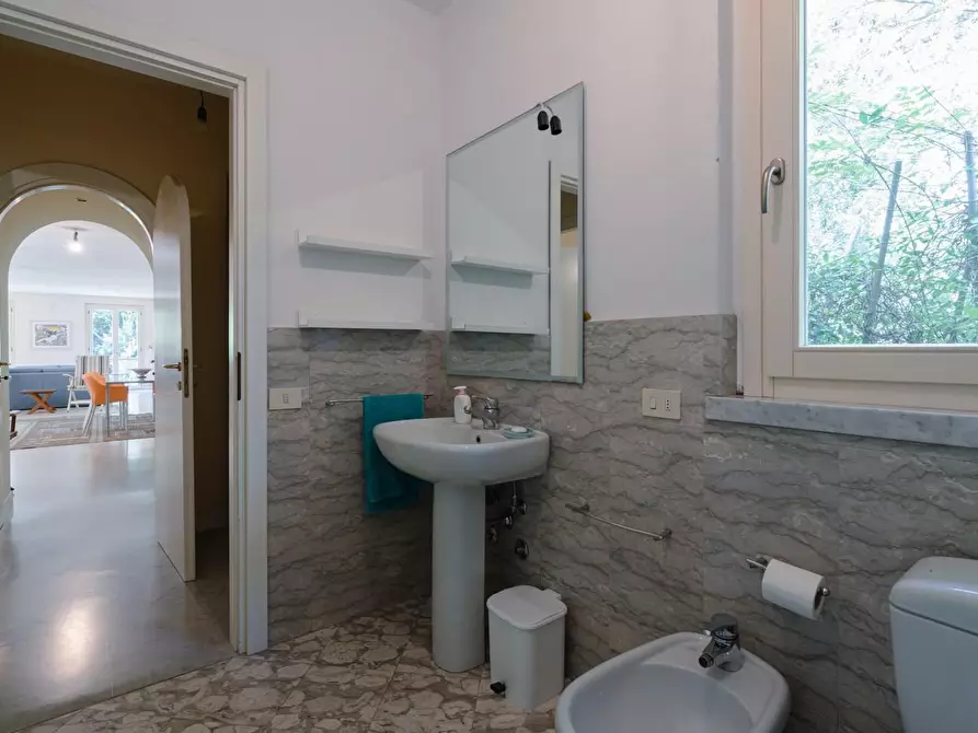 Immagine 20 di Villa in vendita  a Massa