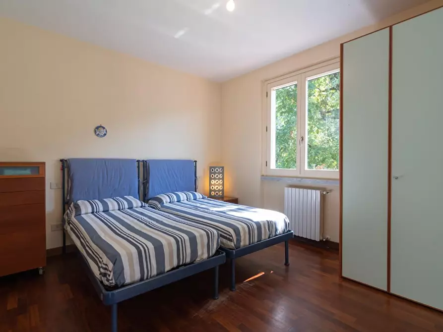 Immagine 39 di Villa in vendita  a Massa