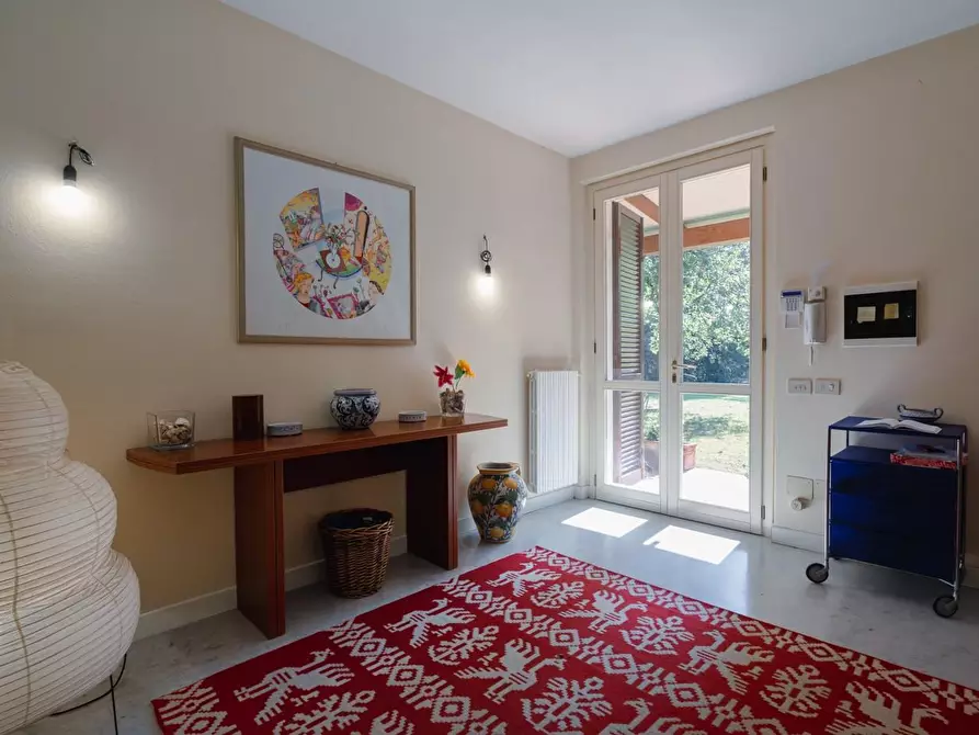 Immagine 13 di Villa in vendita  a Massa