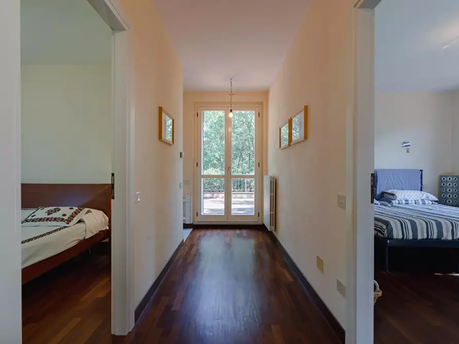 Immagine 23 di Villa in vendita  a Massa