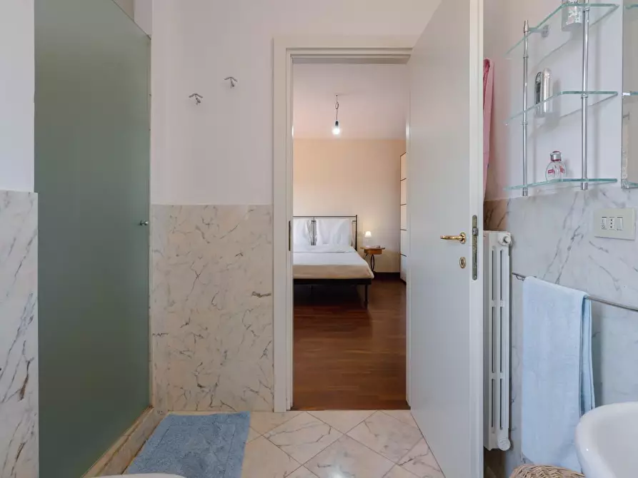 Immagine 36 di Villa in vendita  a Massa