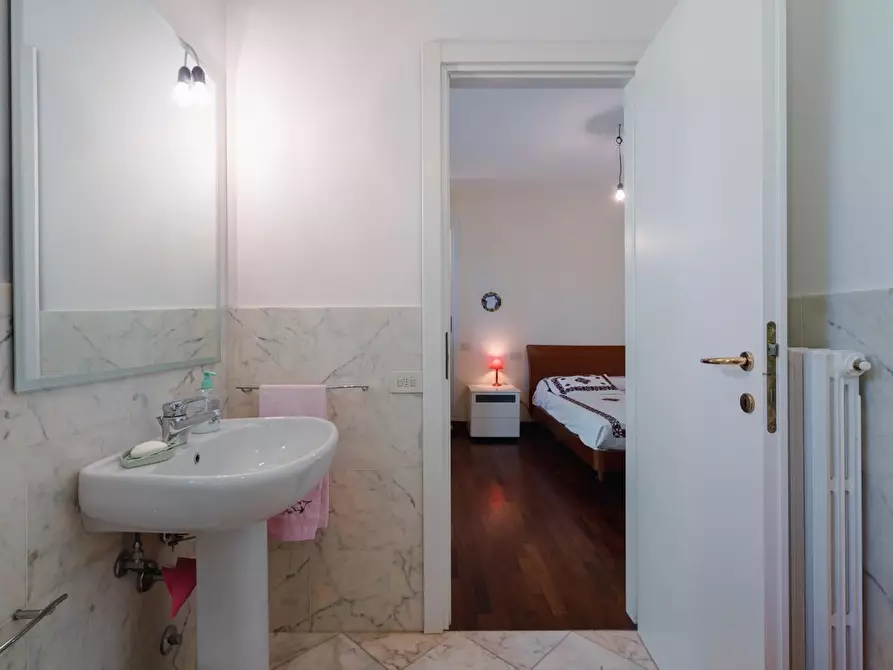 Immagine 29 di Villa in vendita  a Massa