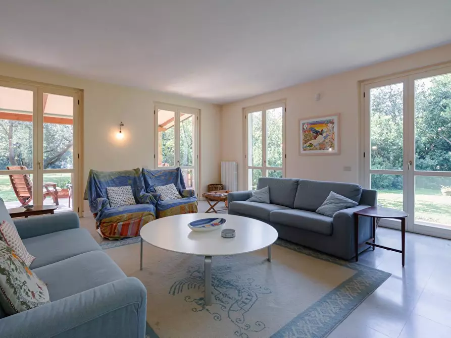 Immagine 14 di Villa in vendita  a Massa