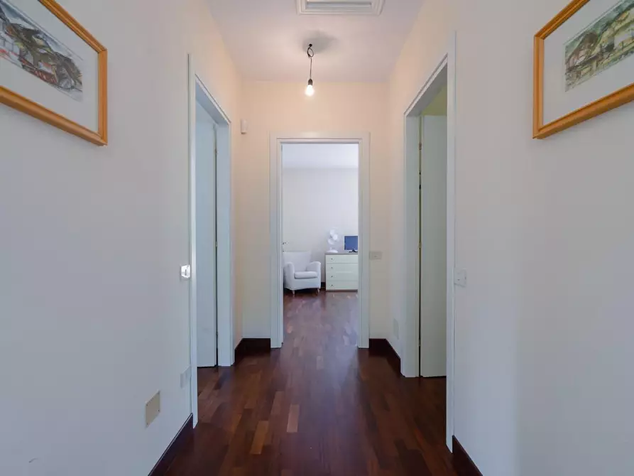 Immagine 24 di Villa in vendita  a Massa