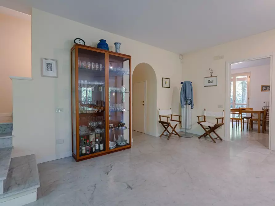 Immagine 16 di Villa in vendita  a Massa