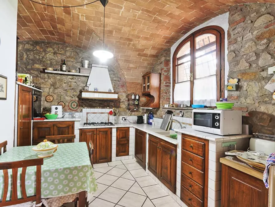 Immagine 6 di Casa colonica in vendita  a Gambassi Terme