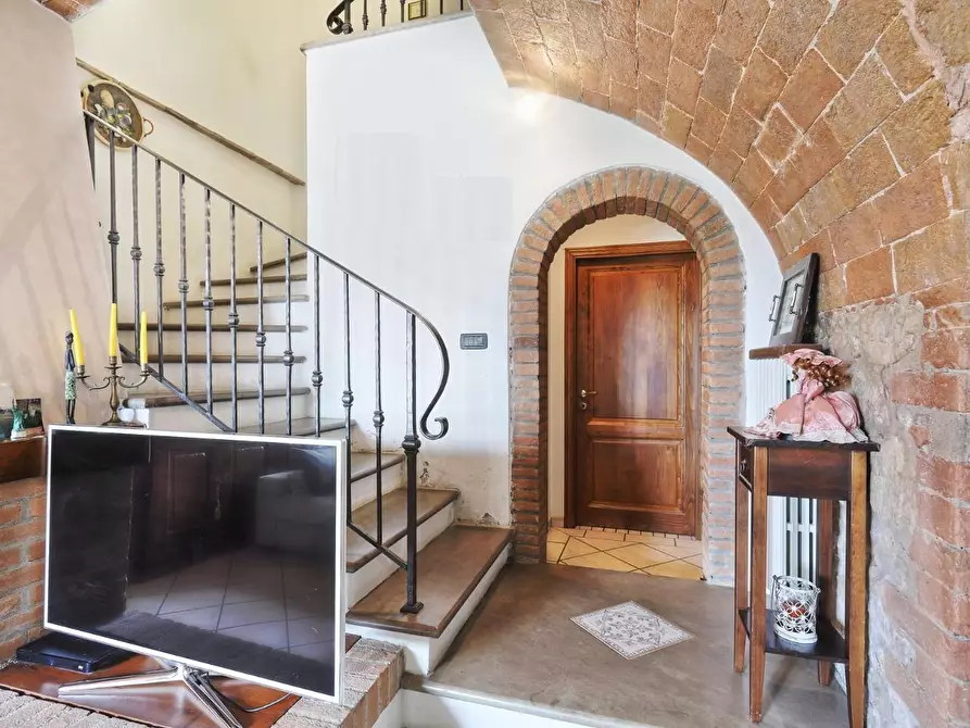 Immagine 10 di Casa colonica in vendita  a Gambassi Terme