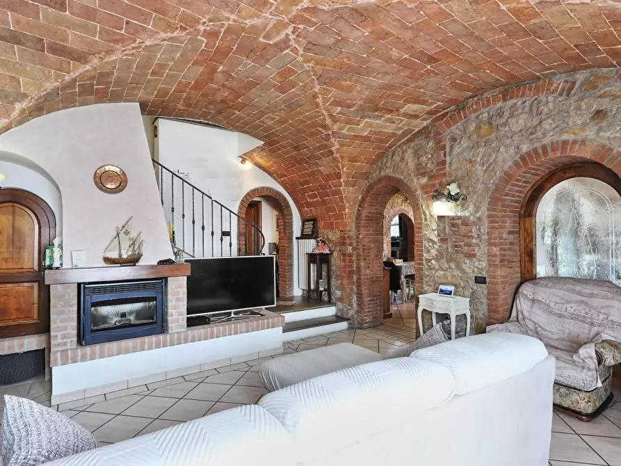 Immagine 3 di Casa colonica in vendita  a Gambassi Terme