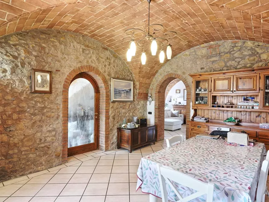 Immagine 4 di Casa colonica in vendita  a Gambassi Terme