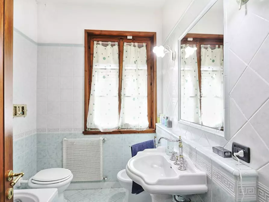 Immagine 17 di Casa colonica in vendita  a Gambassi Terme