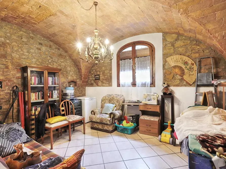 Immagine 8 di Casa colonica in vendita  a Gambassi Terme