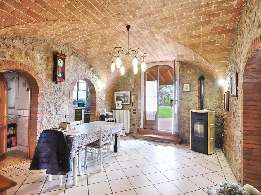 Immagine 5 di Casa colonica in vendita  a Gambassi Terme