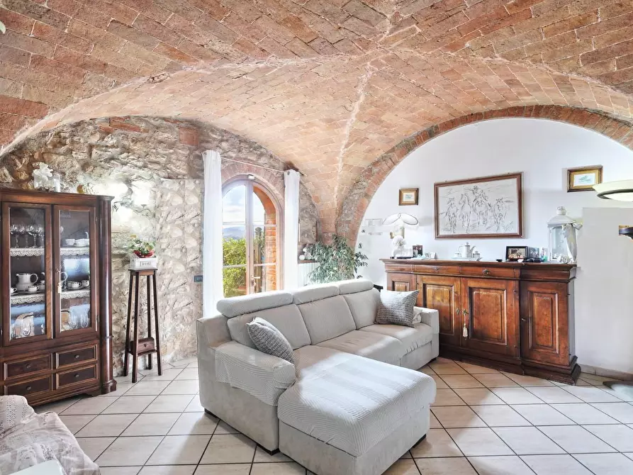 Immagine 1 di Casa colonica in vendita  a Gambassi Terme