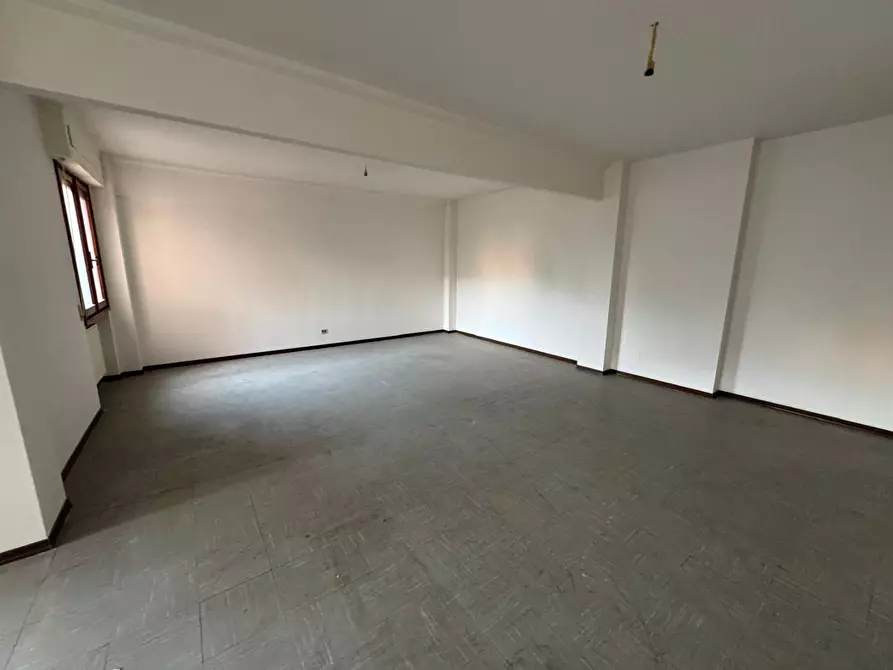 Immagine 4 di Ufficio in affitto  a Pontedera