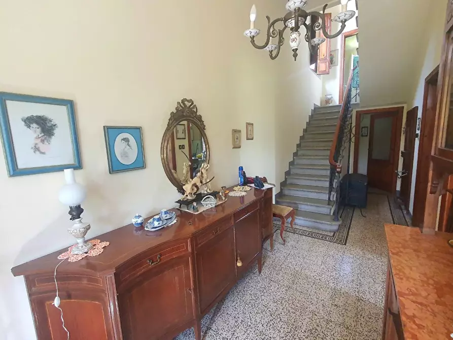 Immagine 6 di Villa in vendita  a Lucca