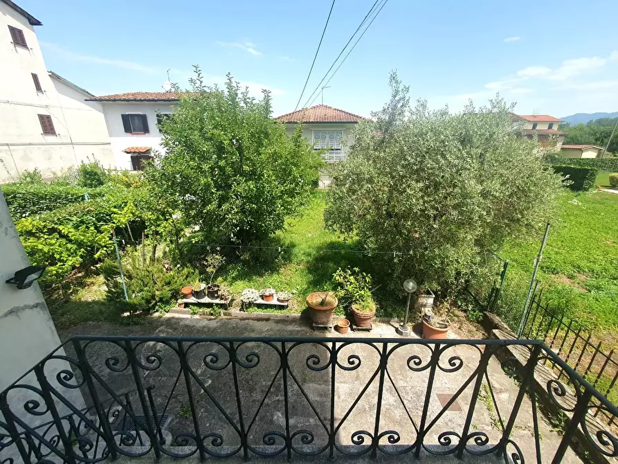 Immagine 10 di Villa in vendita  a Lucca