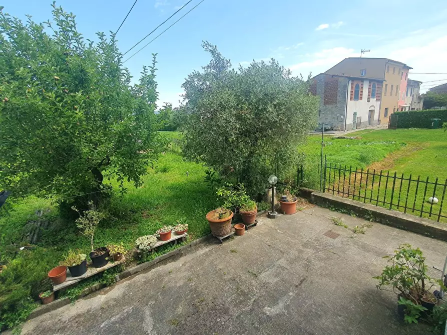 Immagine 12 di Villa in vendita  a Lucca