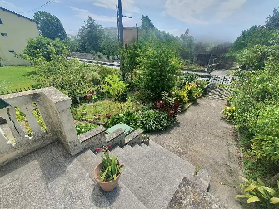 Immagine 4 di Villa in vendita  a Lucca