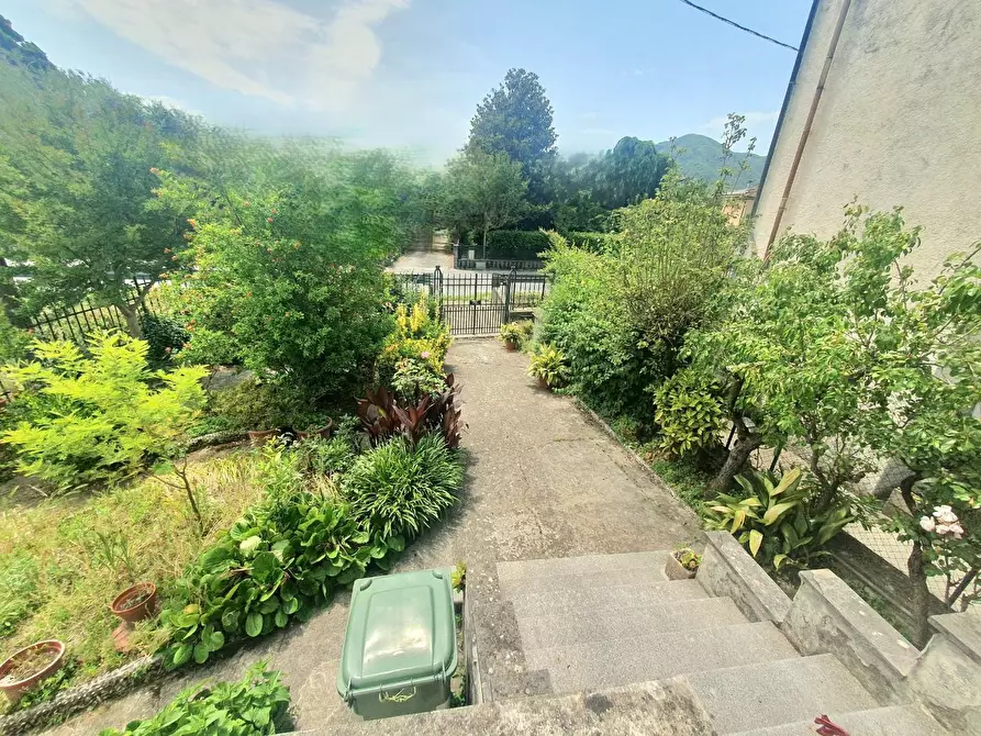 Immagine 49 di Villa in vendita  a Lucca