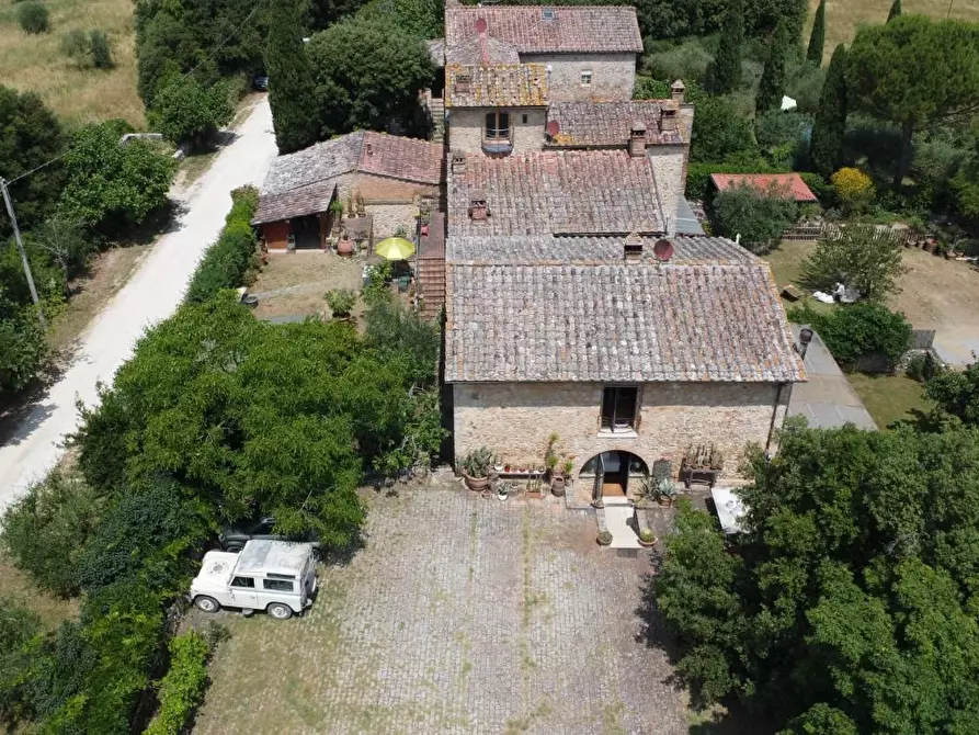 Immagine 2 di Rustico / casale in vendita  a Siena