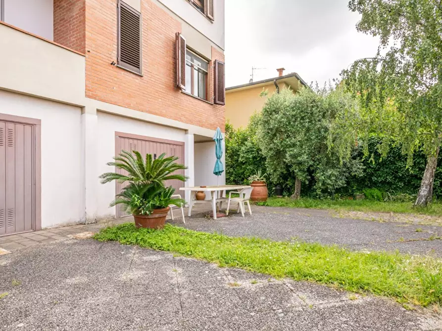 Immagine 1 di Casa bifamiliare in vendita  a Pontedera