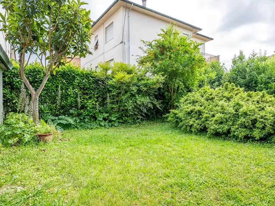 Immagine 21 di Casa bifamiliare in vendita  a Pontedera