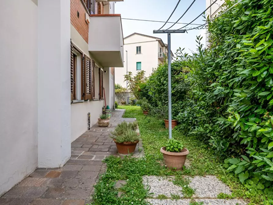 Immagine 26 di Casa bifamiliare in vendita  a Pontedera