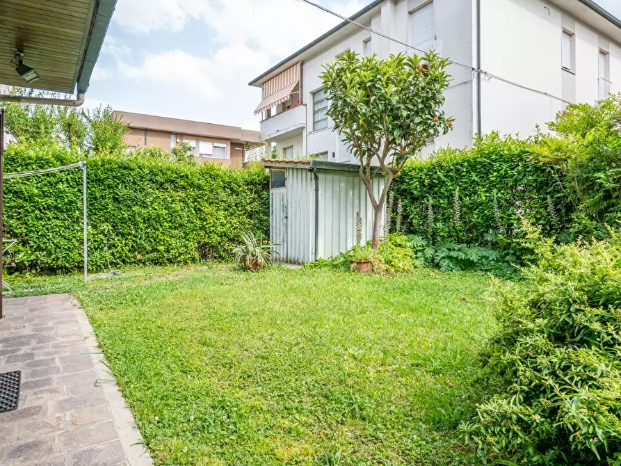 Immagine 25 di Casa bifamiliare in vendita  a Pontedera