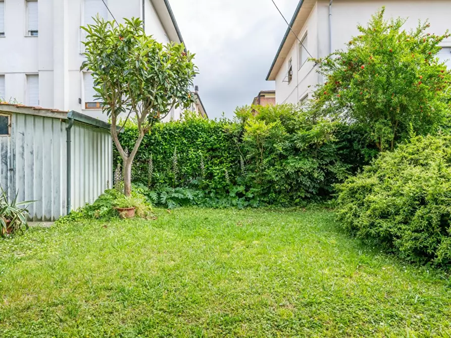 Immagine 20 di Casa bifamiliare in vendita  a Pontedera