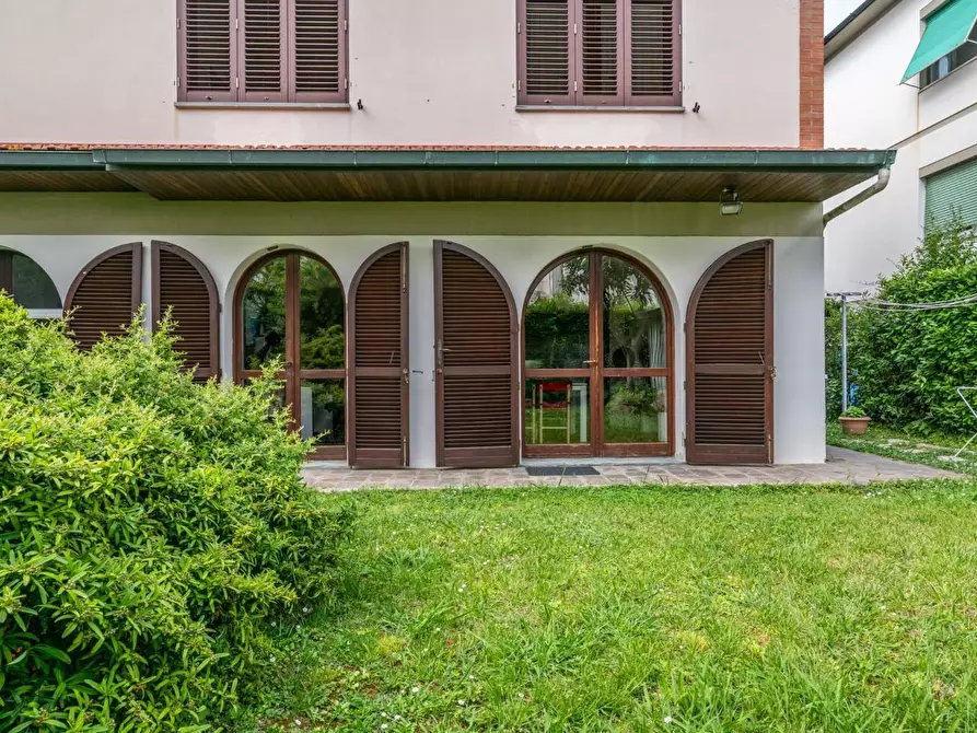 Immagine 23 di Casa bifamiliare in vendita  a Pontedera