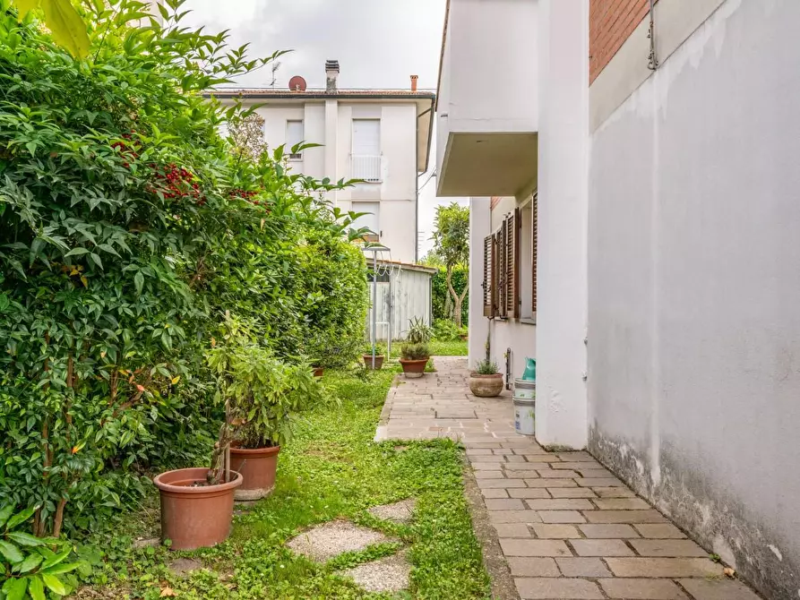 Immagine 59 di Casa bifamiliare in vendita  a Pontedera