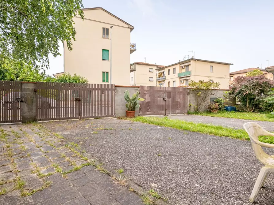 Immagine 56 di Casa bifamiliare in vendita  a Pontedera