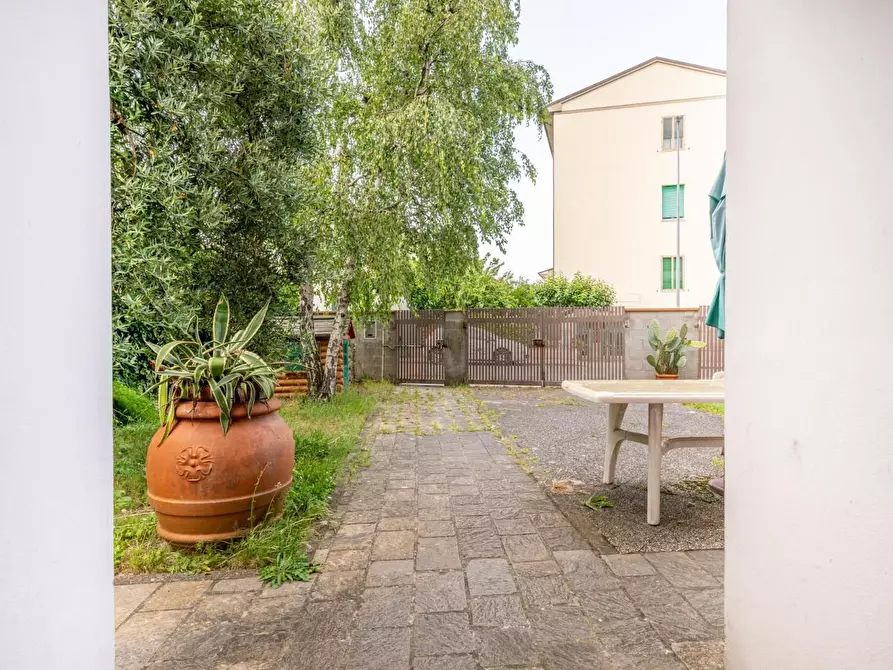 Immagine 55 di Casa bifamiliare in vendita  a Pontedera
