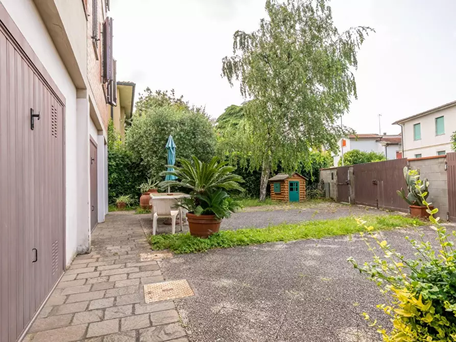 Immagine 60 di Casa bifamiliare in vendita  a Pontedera